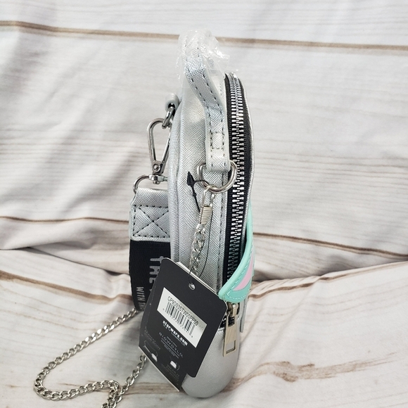 Bioworld Mandalorion Grogu The Child Convertible Crossbody Wristlet Belt Bag New - Picture 3 of 15